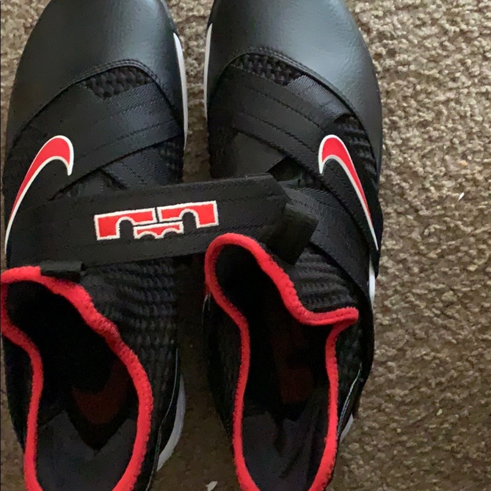 Like new nike shoes